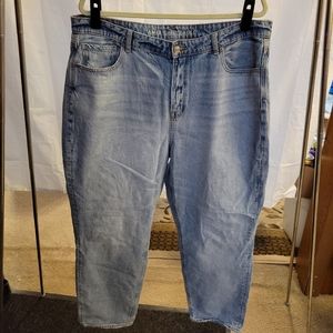 American Eagle Stretch High V-Rise Mom Jean